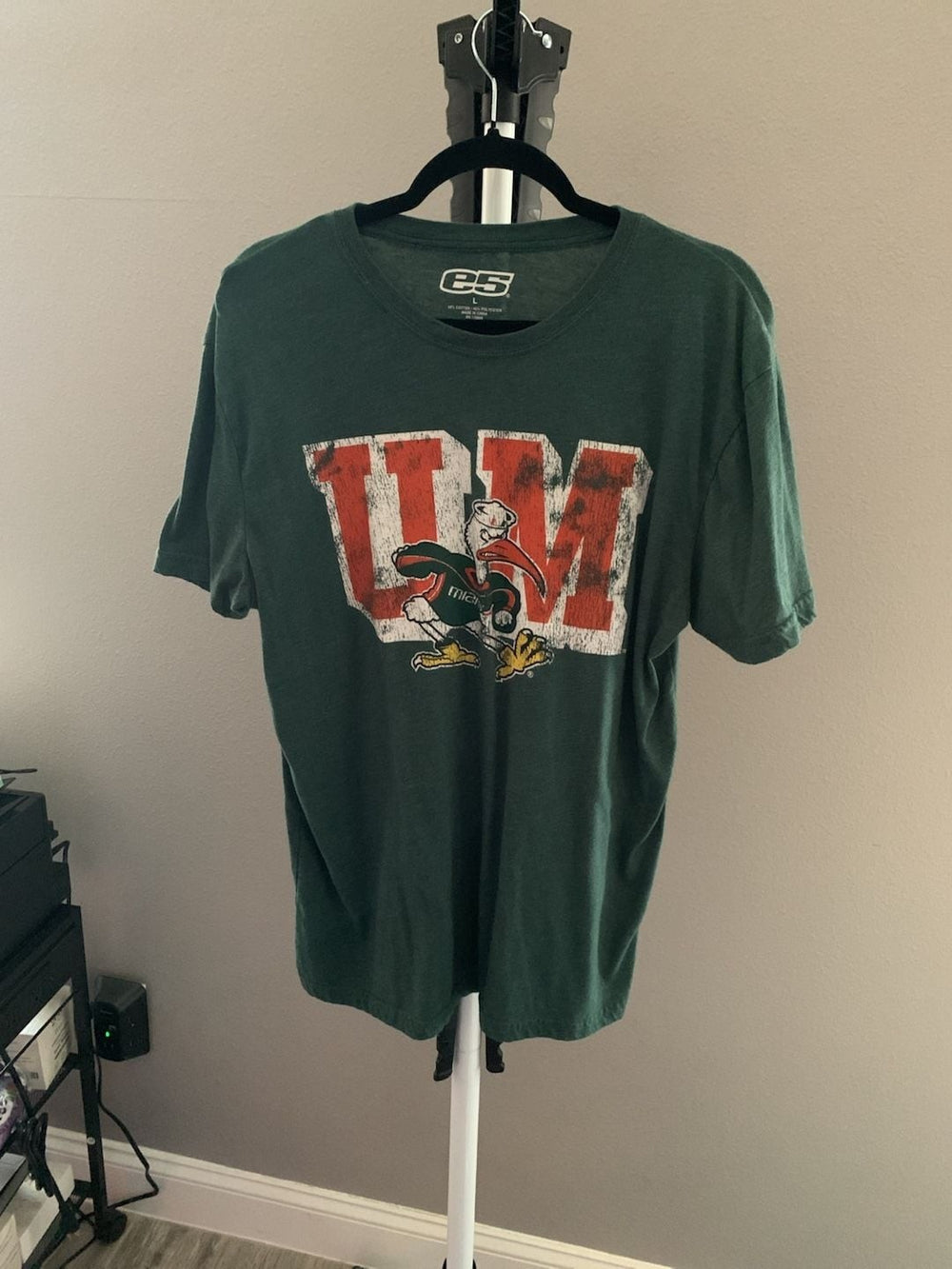 E5 University of Miami Hurricanes Graphic T-Shirt Size L