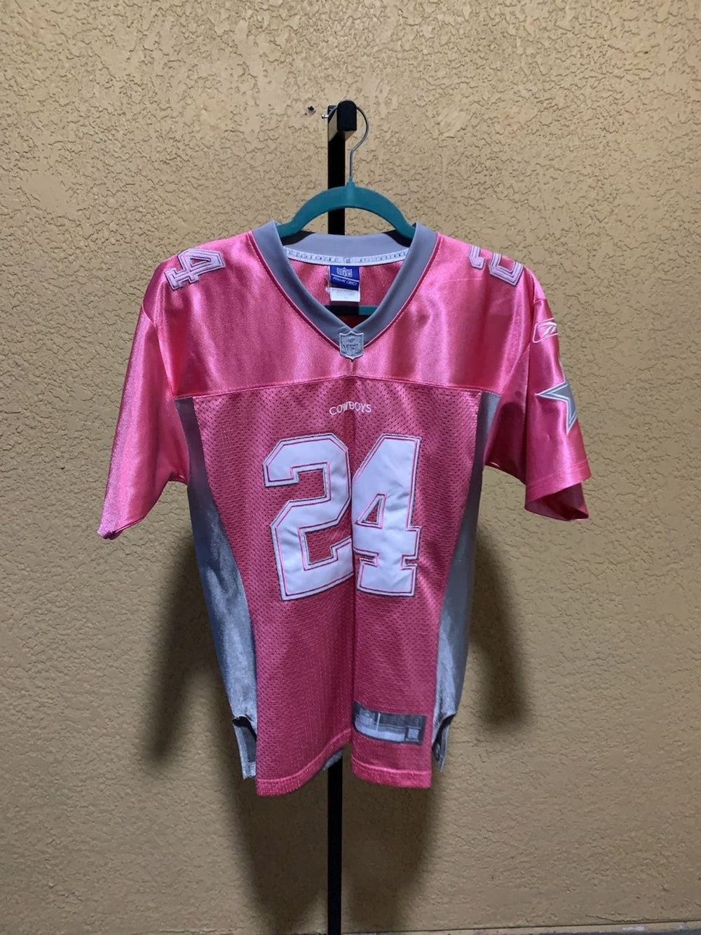 Reebok Dallas Cowboys Marion Barber 24 Pink NFL Jersey Size 46