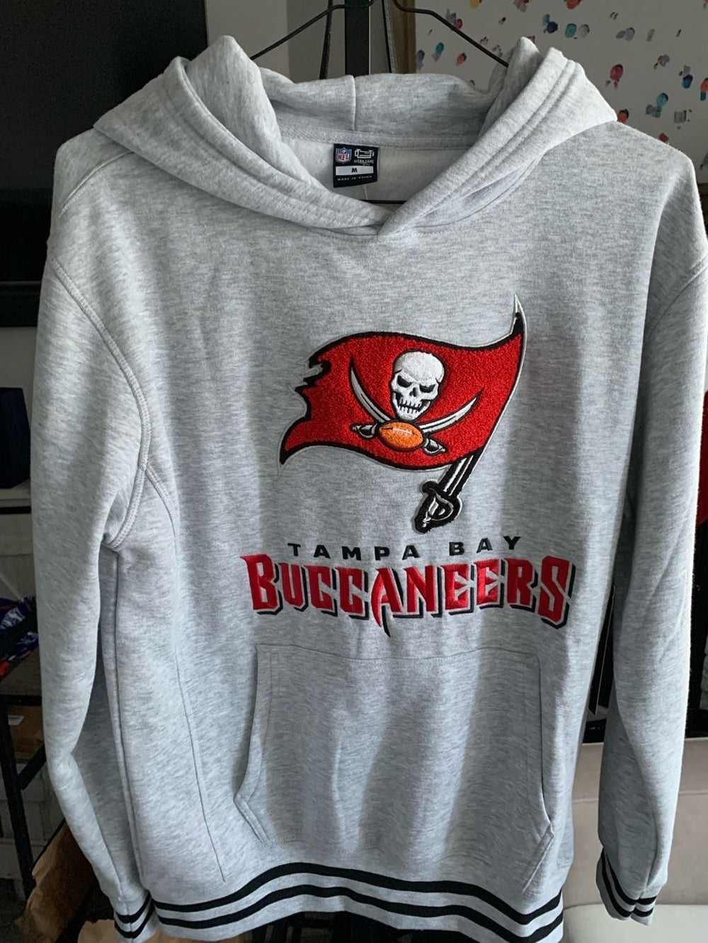 Ultra Game NFL Tampa Bay Buccaneers Men's Heather Grey Applique Pullover Hoodie