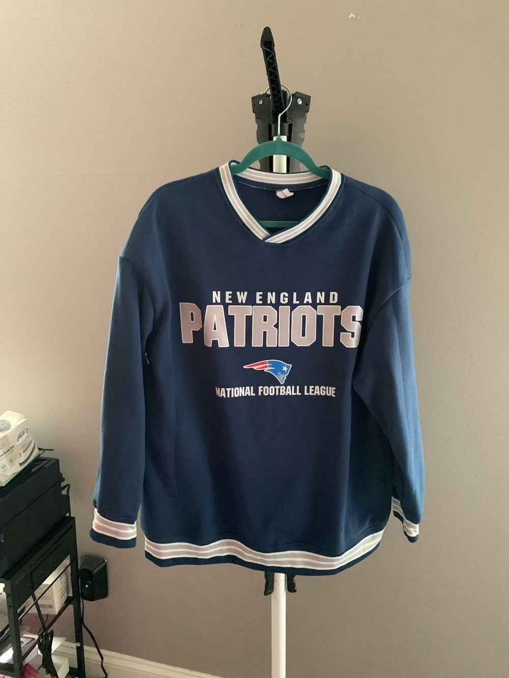 Vintage New England Patriots NFL V-Neck Pullover Sweatshirt