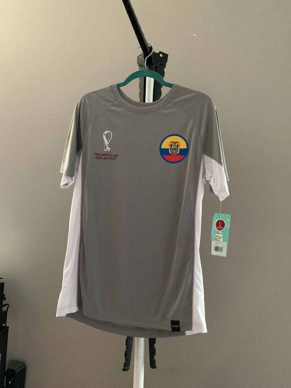 Outerstuff FIFA World Cup Qatar 2022 Ecuador Panelled Raglan Soccer Training Shi