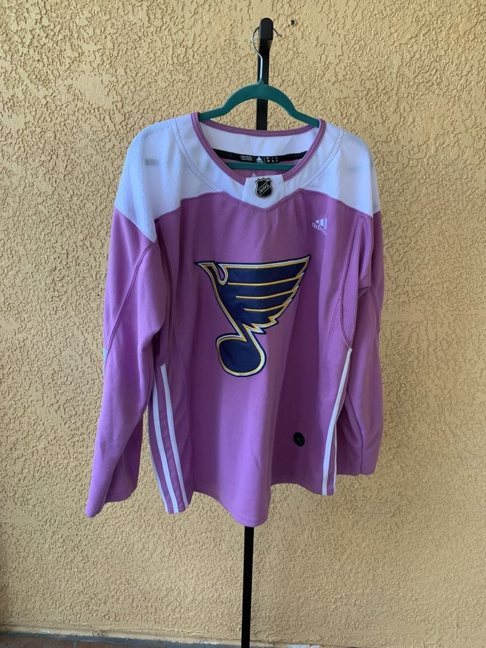 Adidas St. Louis Blues Hockey Fights Cancer Jersey Size 54