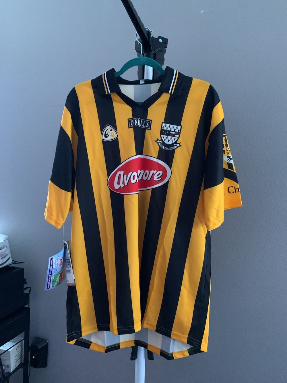 O'Neills Kilkenny GAA Jersey Size Large Black and Amber Striped